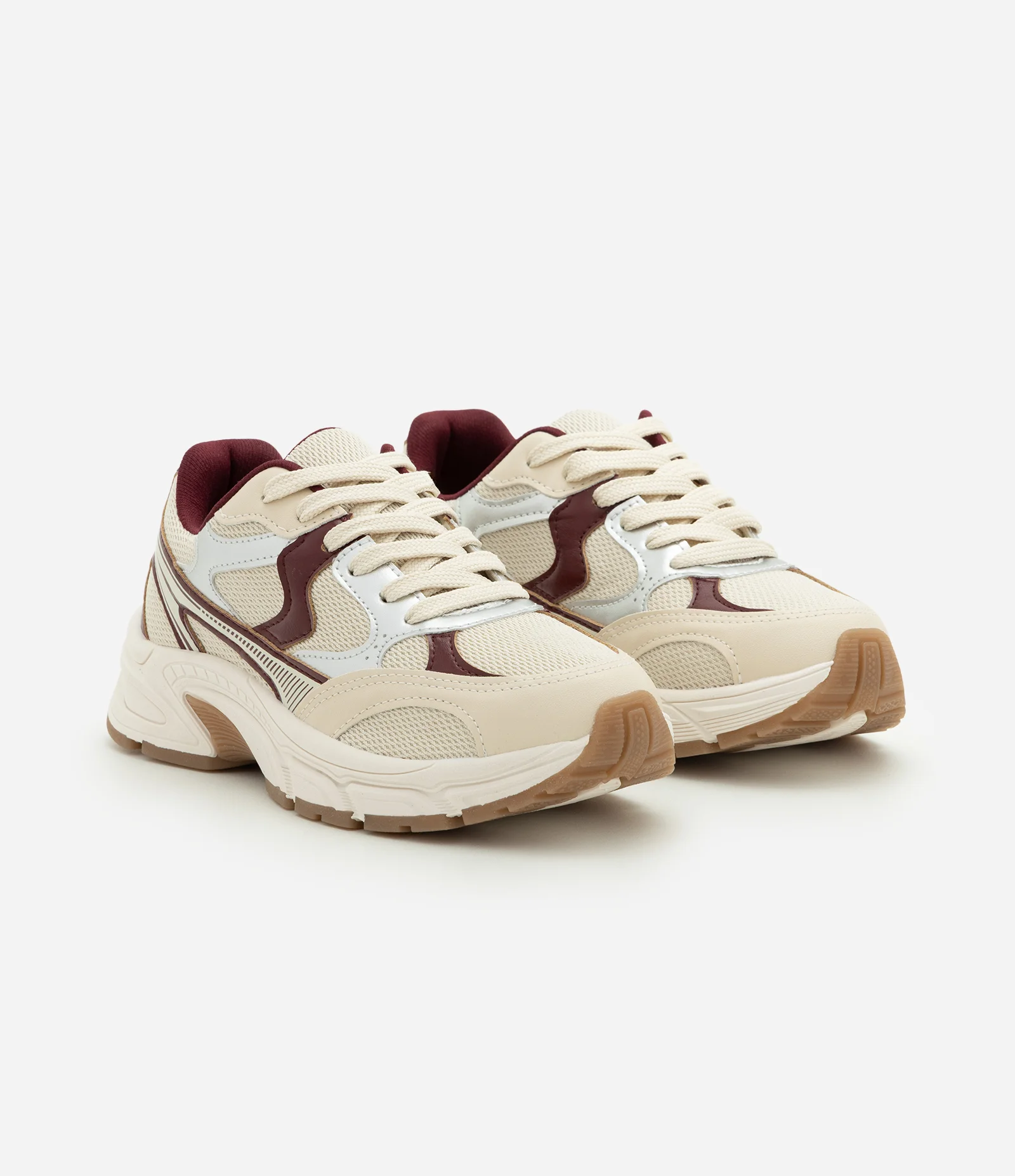 Tênis Jogging Esportivo com Recortes Contrastantes Off White/Bordô 2