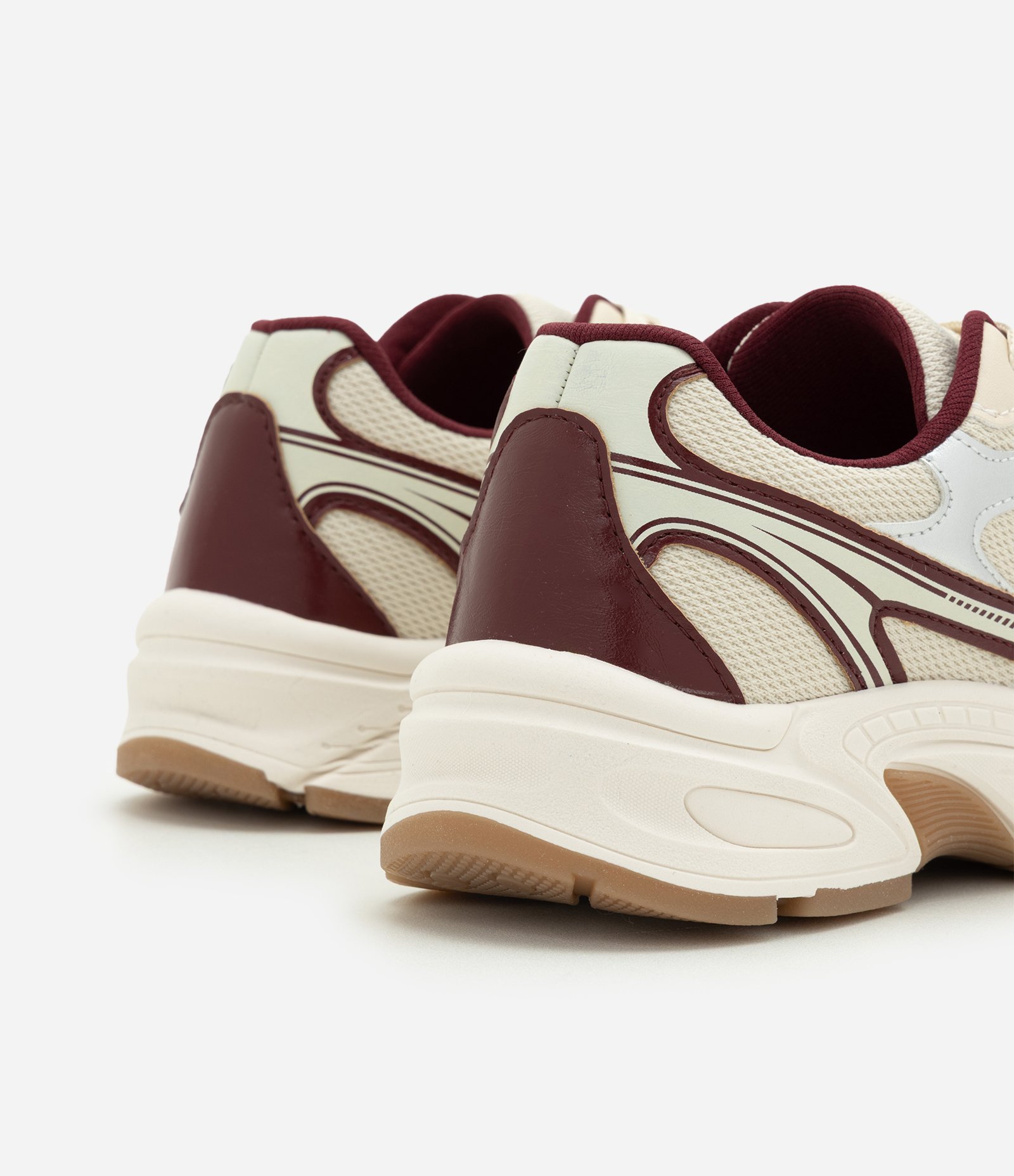Tênis Jogging Esportivo com Recortes Contrastantes Off White/Bordô 4