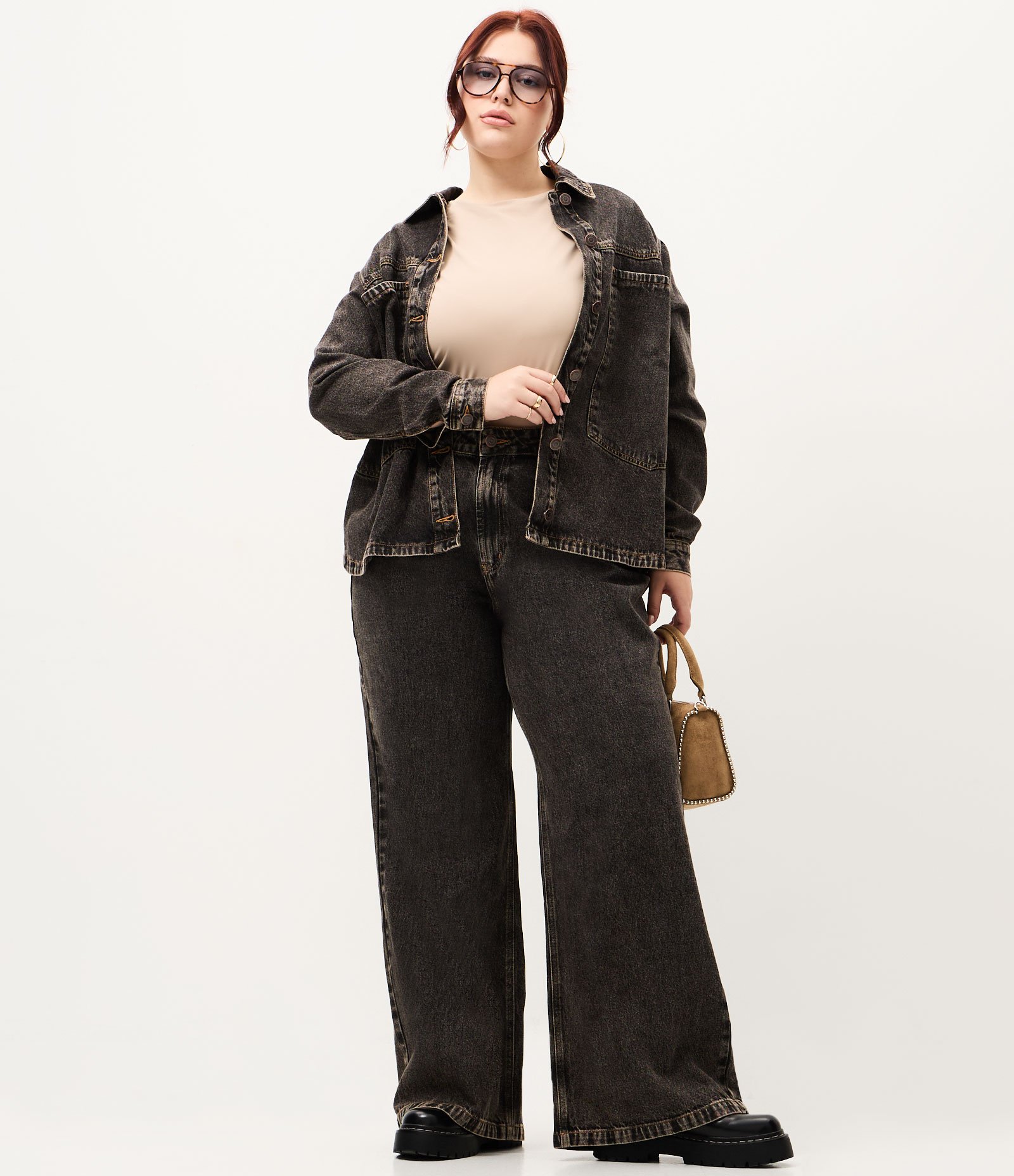 Jaqueta Overshirt Jeans Sobretingida com Bolsos Amplos Curve & Plus Size Marrom 2