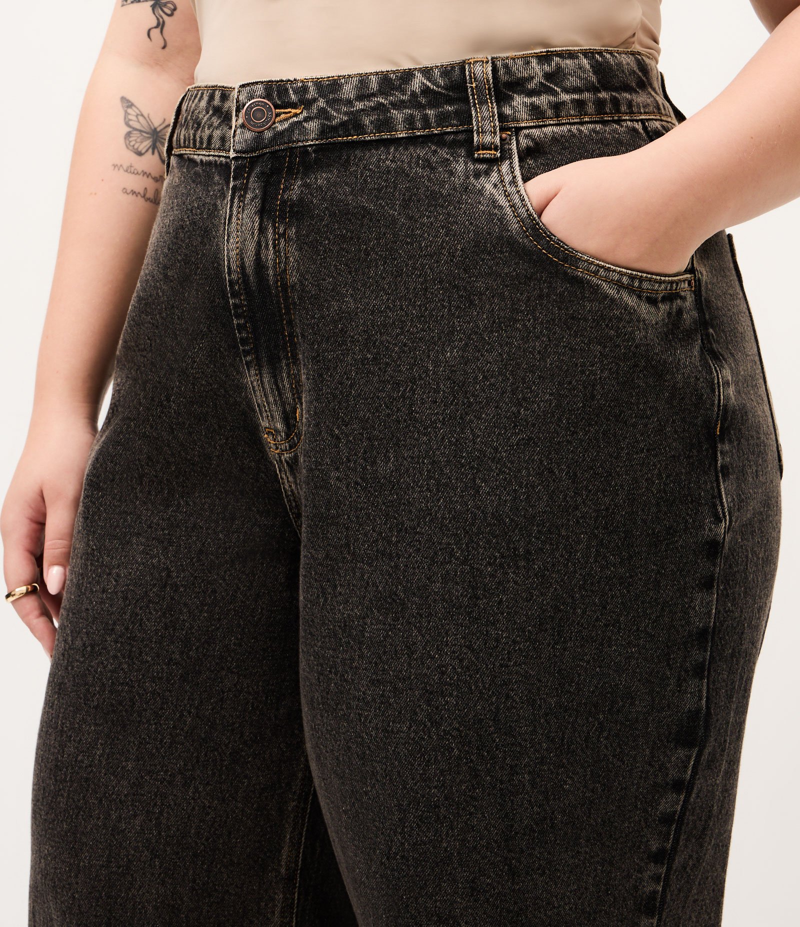 Calça Wide em Jeans com Barra a Fio Curve & Plus Size Marrom 3