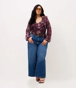 Calça Wide Leg Jeans Cropped com Cinto Tachas Curve & Plus Size