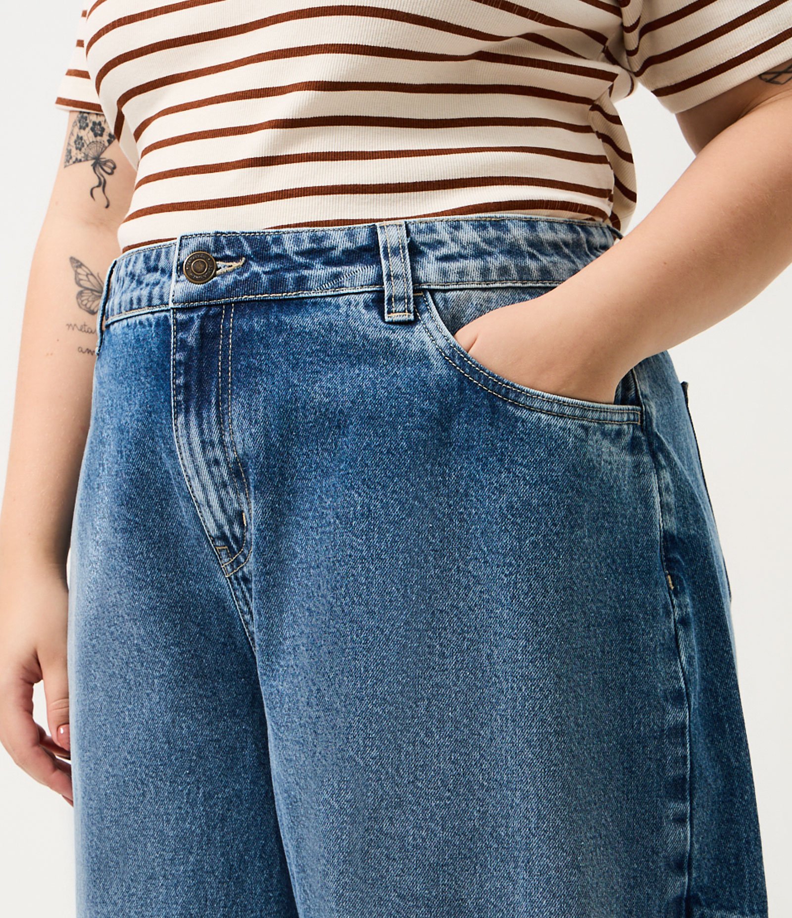 Calça Jeans Barrel com Pences Curve & Plus Size Azul 3