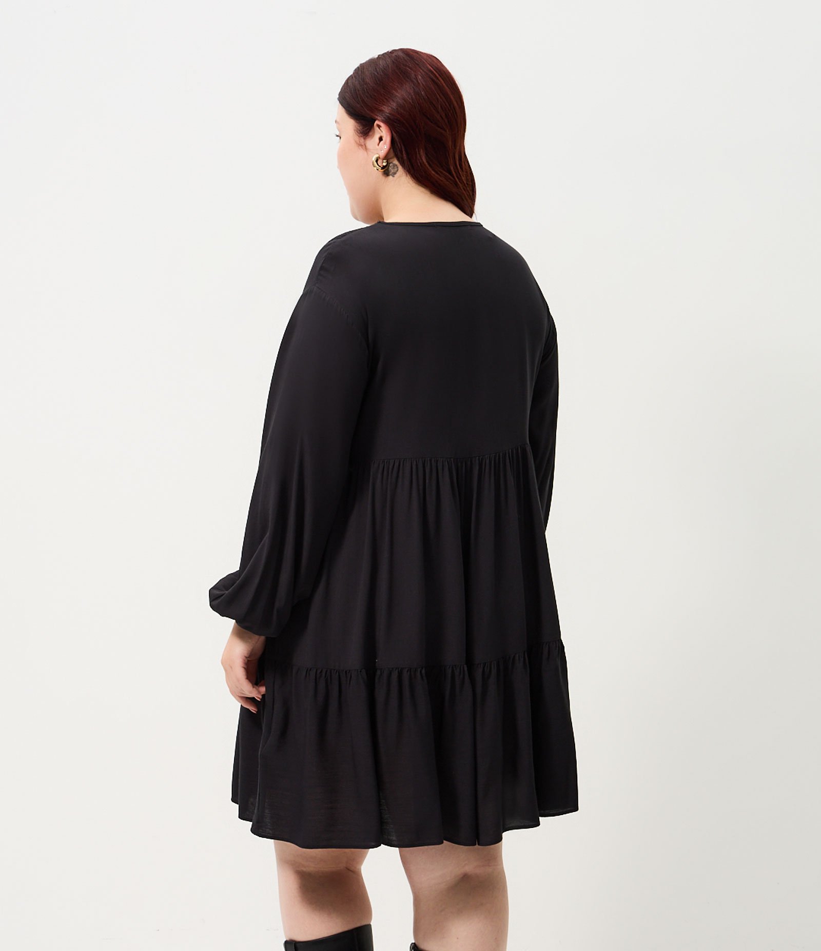 Vestido Curto com Textura Franzida Curve & Plus Size Preto 4