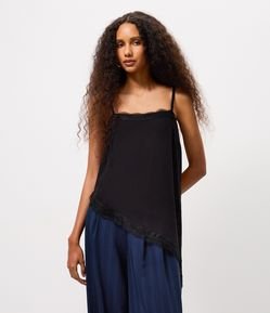 Blusa de Cupro com Renda Assimétrica