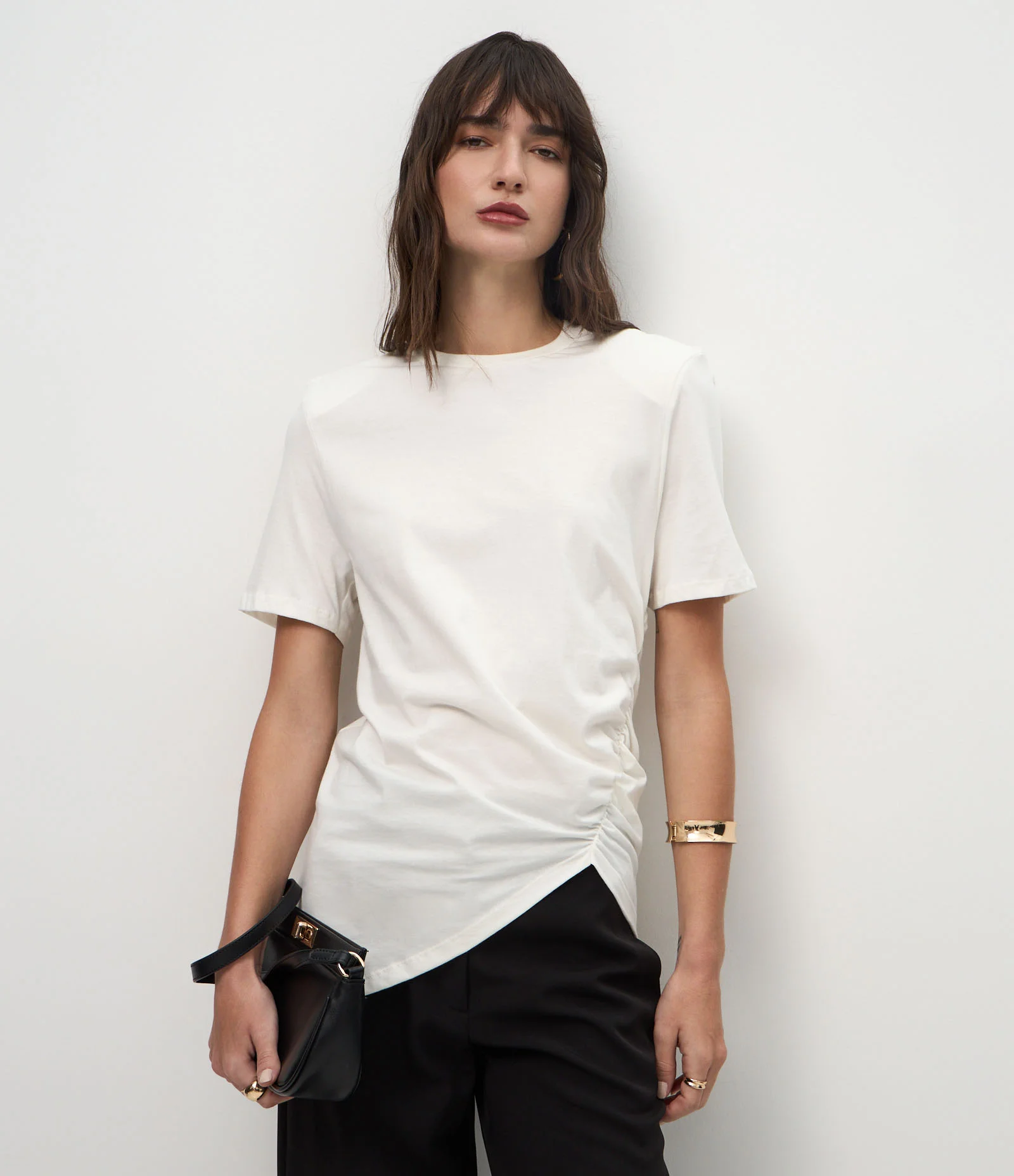 Blusa Drapeada com Ombreiras e Barra Assimétrica Branco 1