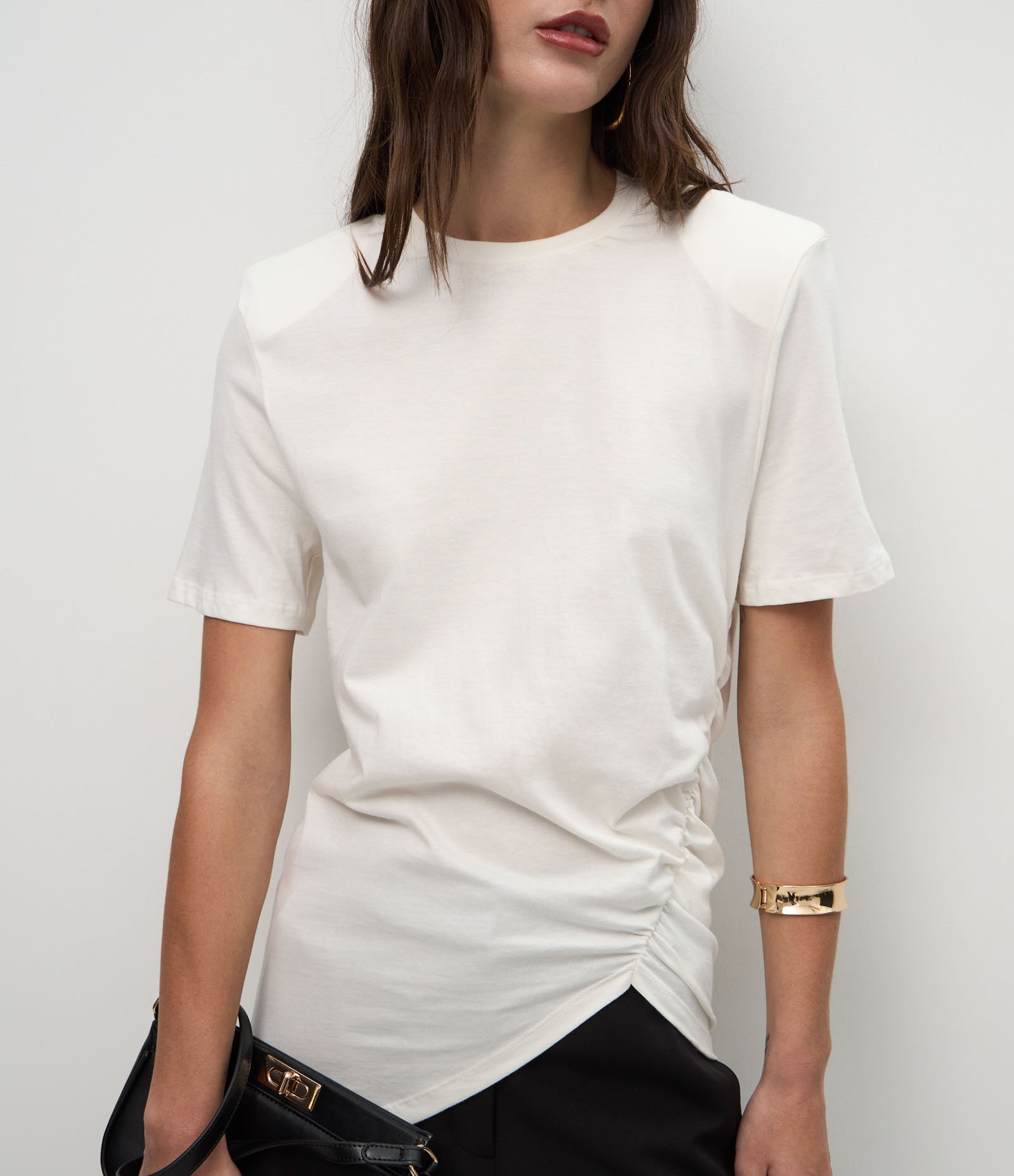 Blusa Drapeada com Ombreiras e Barra Assimétrica Branco 4