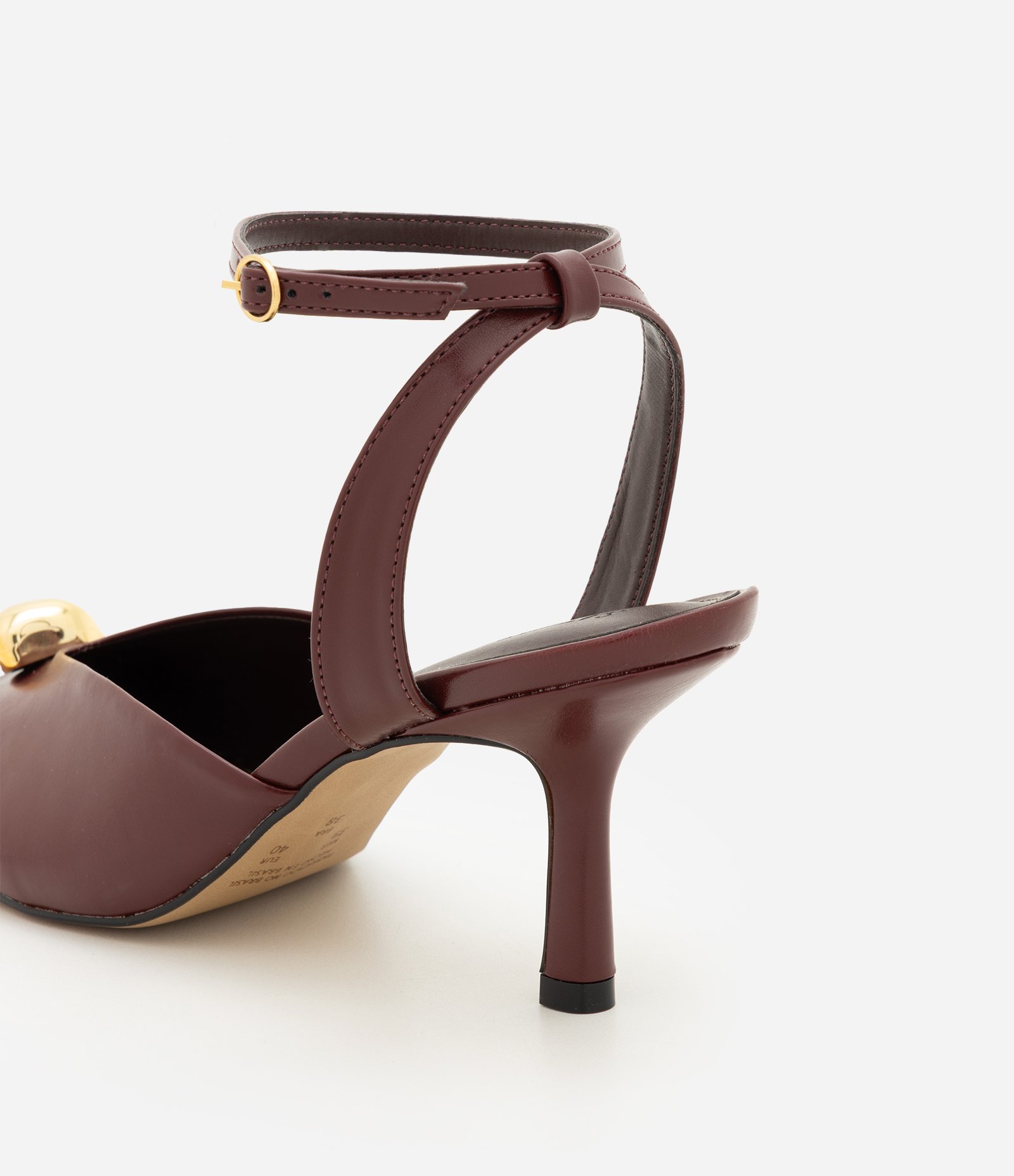 Sapato Peep Toe em PU com Enfeite Metálico Bordô 3