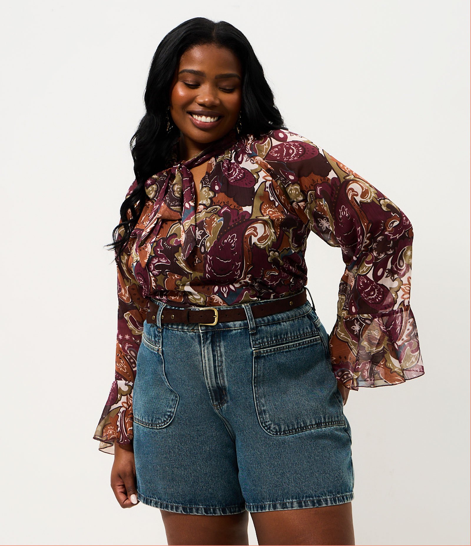 Bermuda Jeans com Cinto de Tachas Curve & Plus Size Azul 3