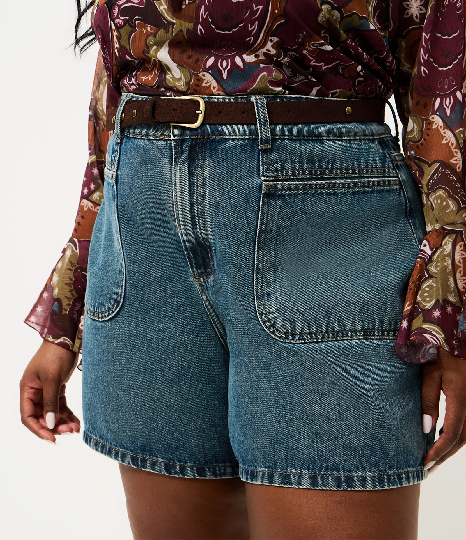 Bermuda Jeans com Cinto de Tachas Curve & Plus Size Azul 2