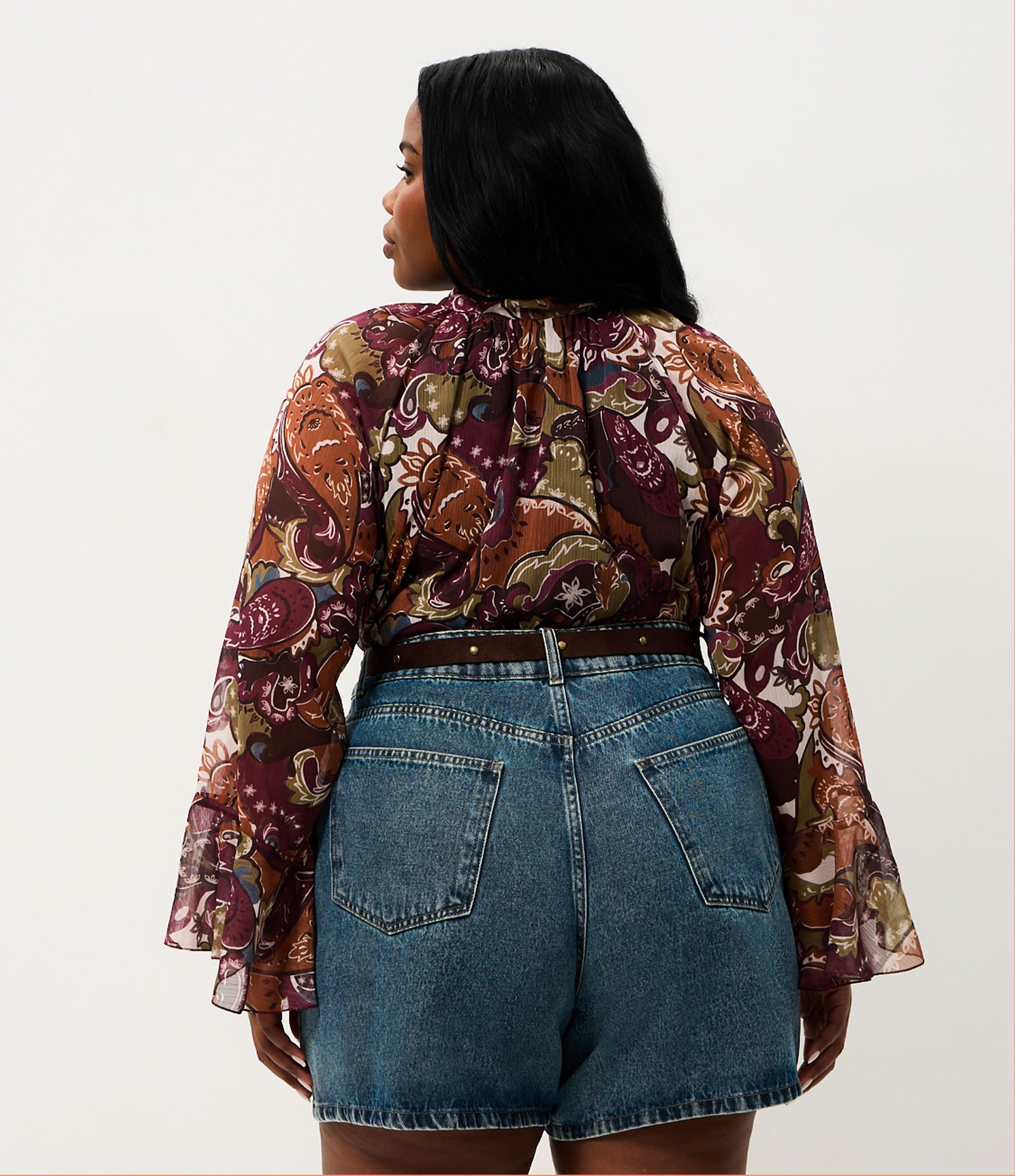 Bermuda Jeans com Cinto de Tachas Curve & Plus Size Azul 4