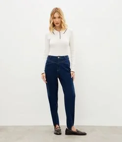 Calça Jeans Mom com Pezinho e Cintura Alta