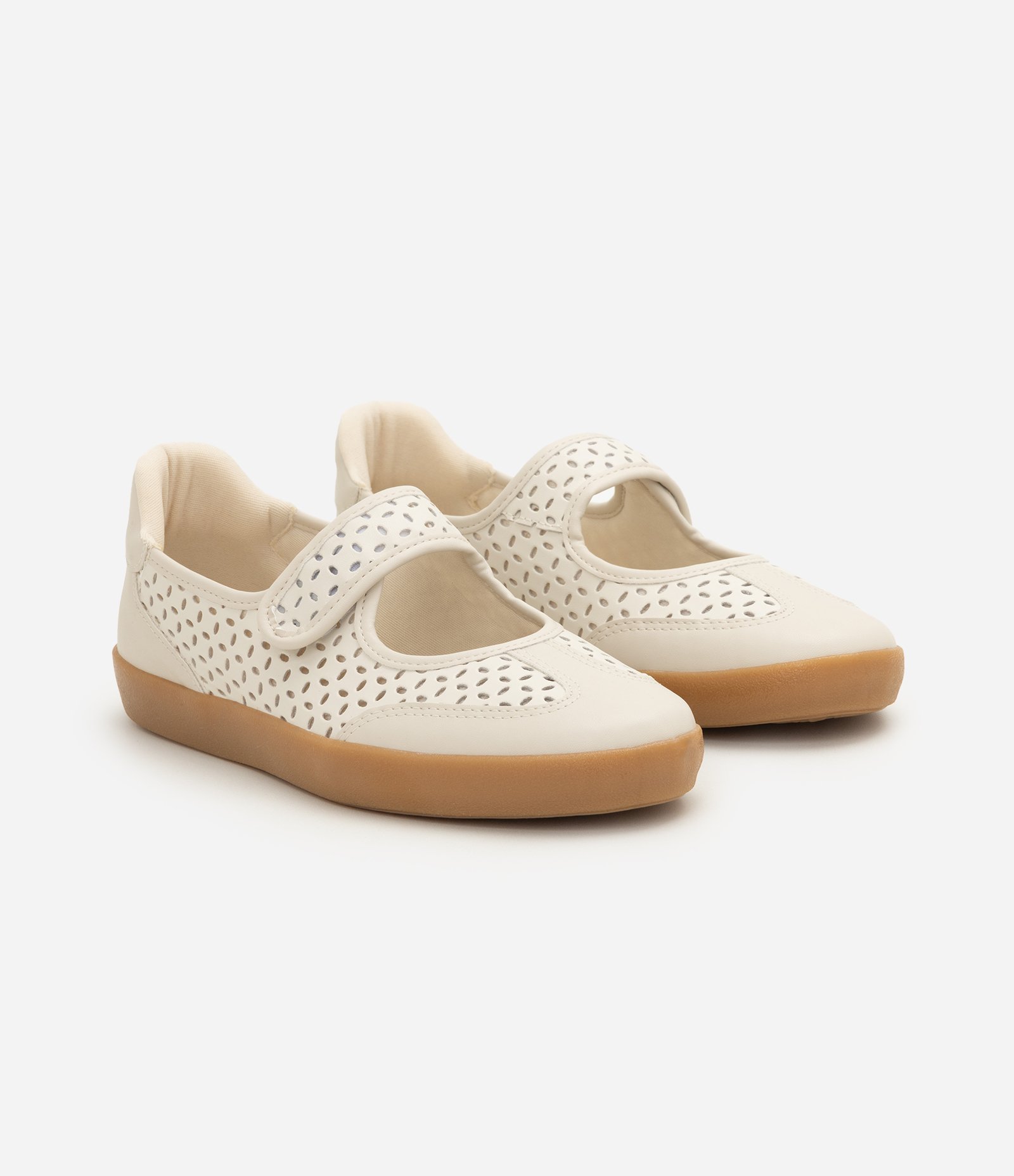 Tênis Mary Jane em PU com Detalhes Vazados Off White 8