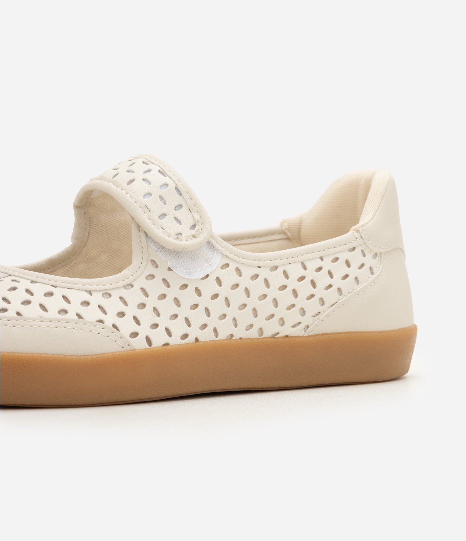 Tênis Mary Jane em PU com Detalhes Vazados Off White 9