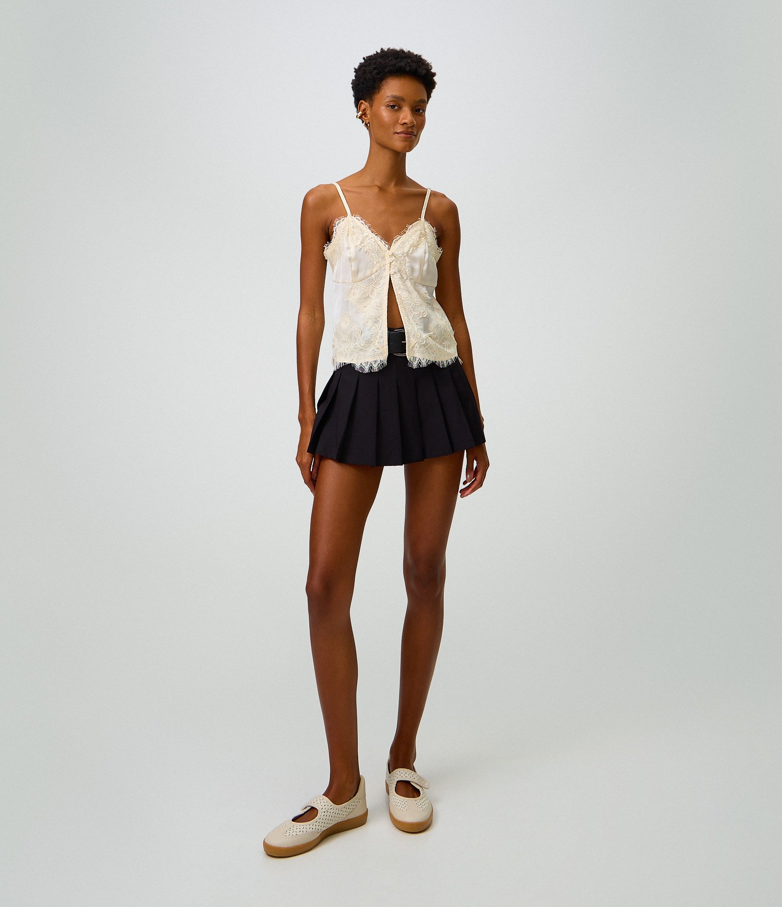 Tênis Mary Jane em PU com Detalhes Vazados Off White 2