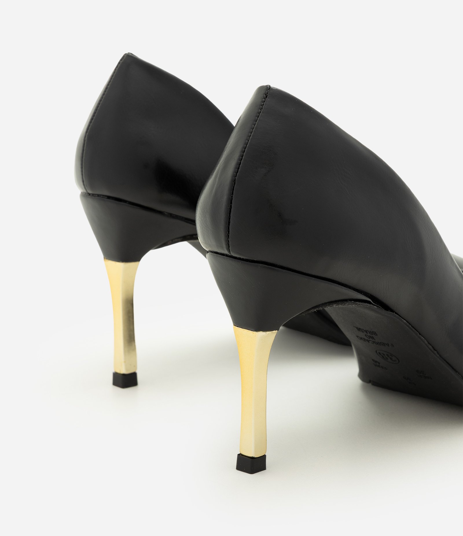 Sapato Scarpin em PU com Salto Alto Cromado Preto