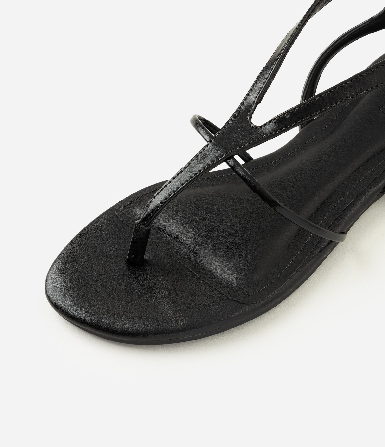 Rasteira Flat em PU com Tiras Finas Assimétricas Preto 4