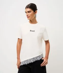 Camiseta em Algodão com Lettering Brasil e Barra Assimétrica com Renda