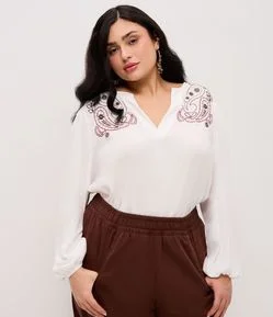 Blusa Bata em Viscose com Bordado Paisley Curve & Plus Size