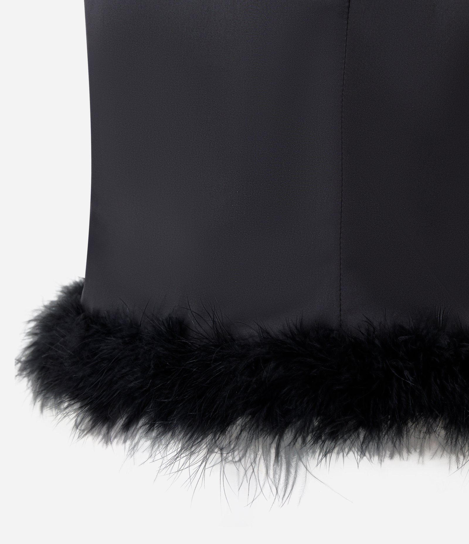 Blusa Tomara que Caia em Cetim com Barra de Plumas Preto 2