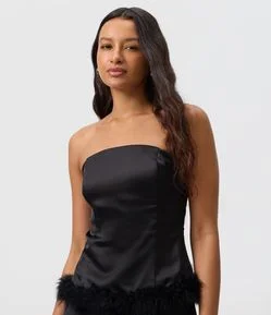 Blusa Tomara que Caia em Cetim com Barra de Plumas