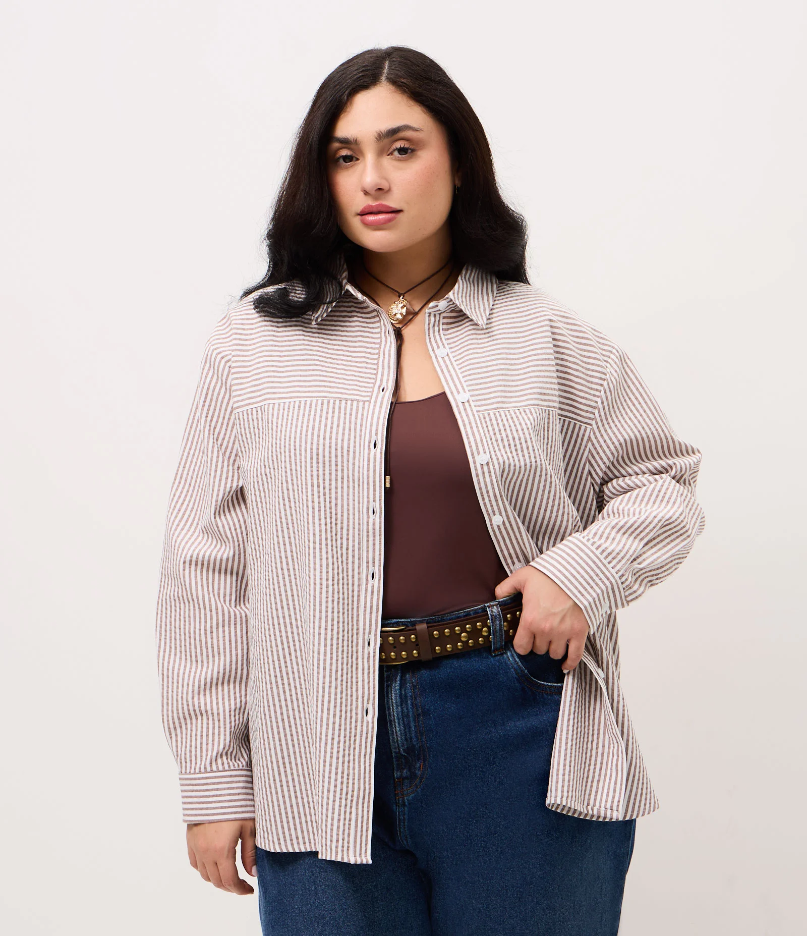 Camisa em Ana Ruga Listrada Curve & Plus Size Marrom 1
