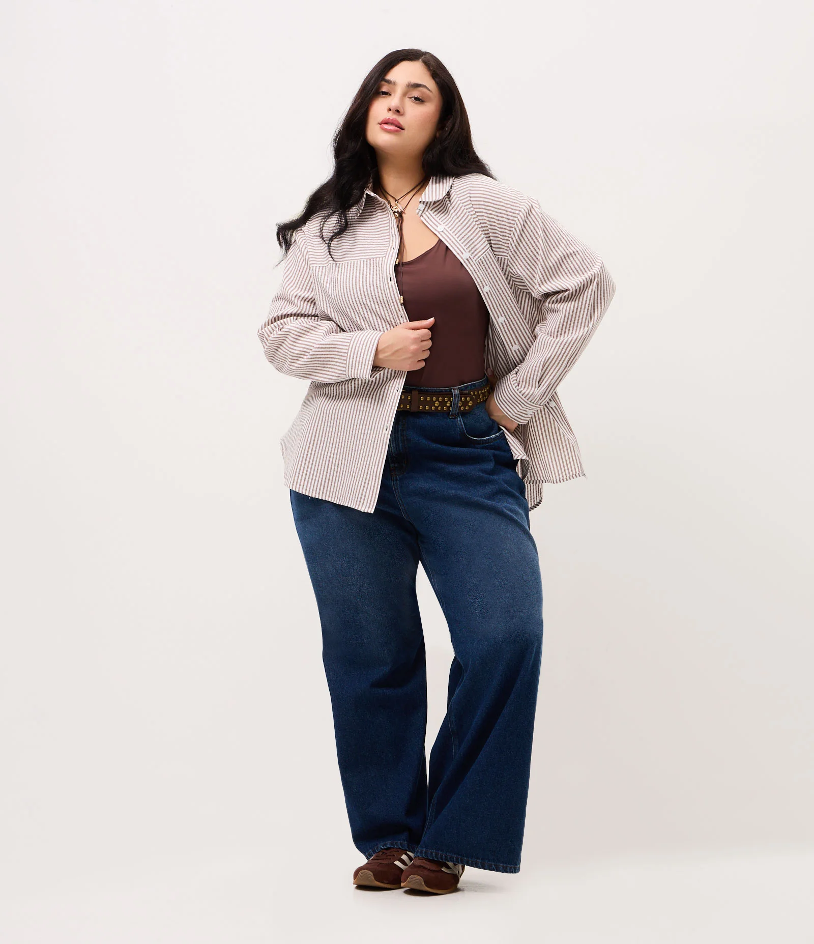 Camisa em Ana Ruga Listrada Curve & Plus Size Marrom 2
