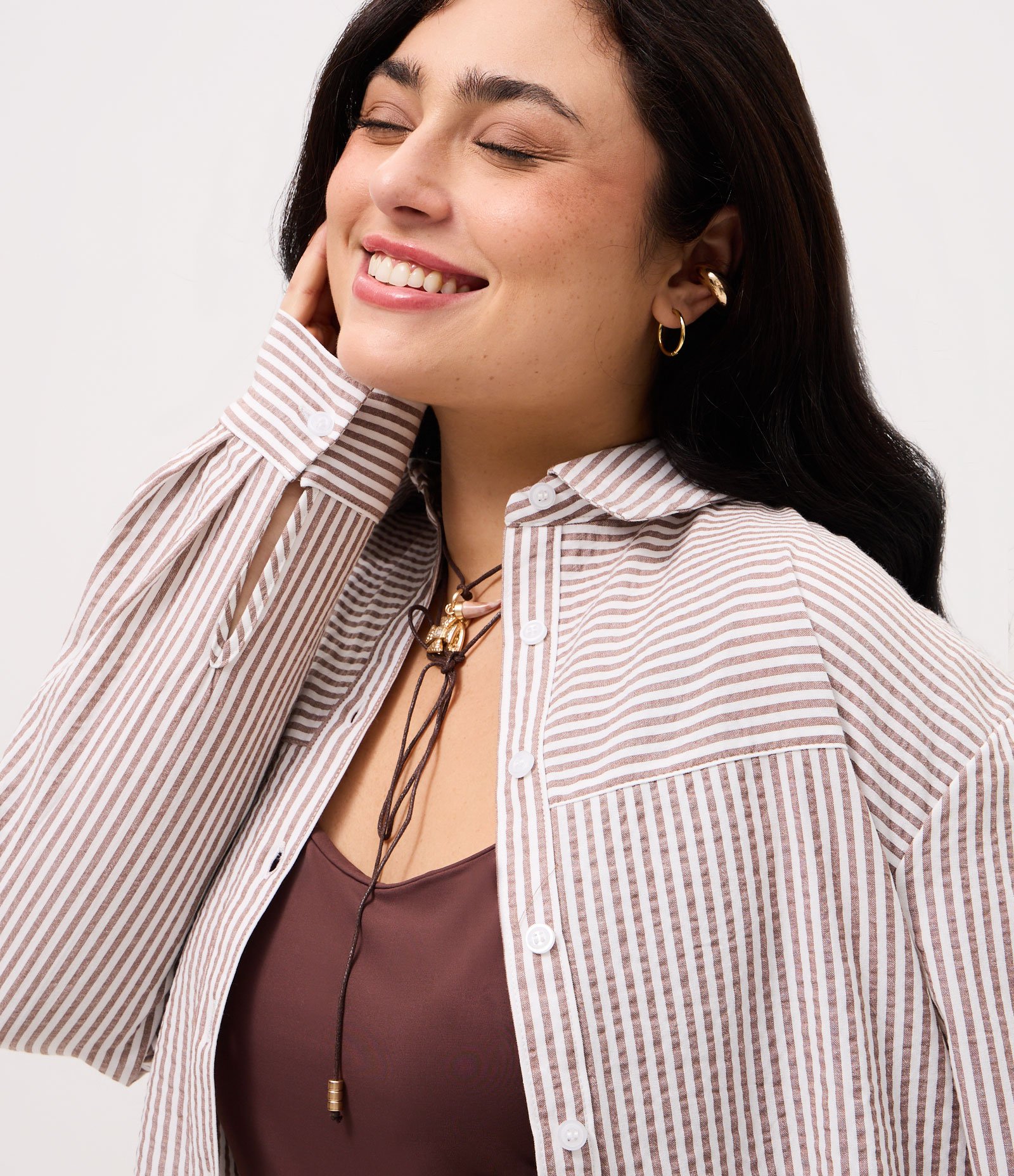 Camisa em Ana Ruga Listrada Curve & Plus Size Marrom 3