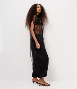 Blusa de Renda Assimétrica Super Longa