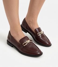Sapato Mocassim em PU com Detalhe Metálico