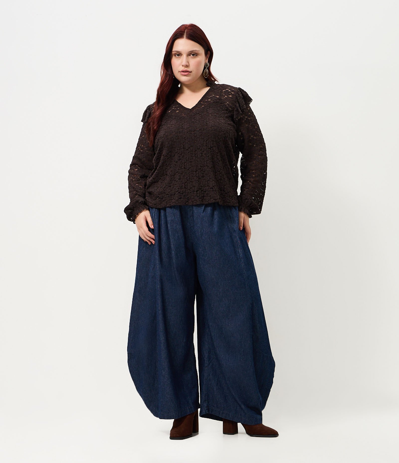Blusa Renda Decote V Com Lastex Curve & Plus Size Marrom 2