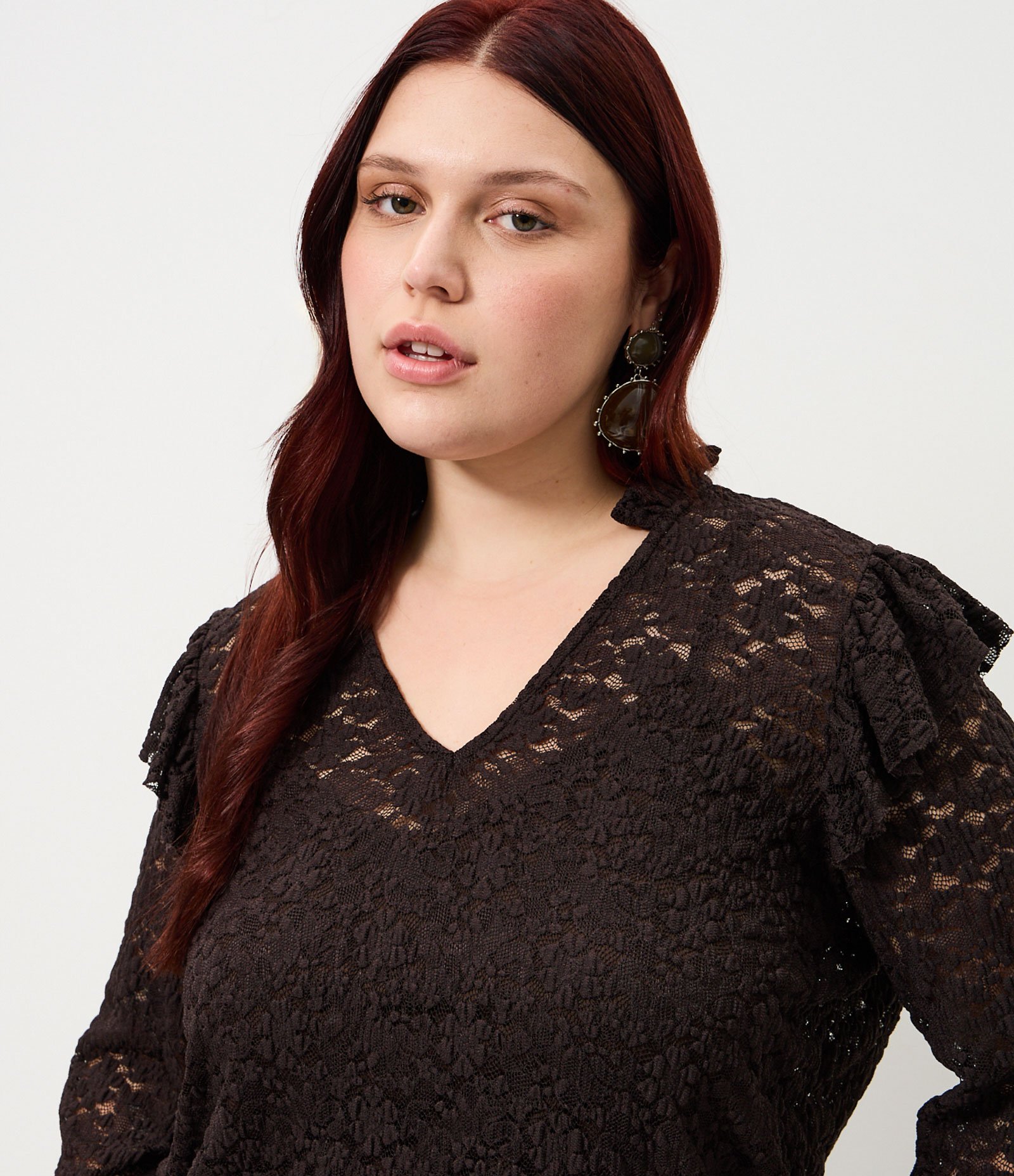 Blusa Renda Decote V Com Lastex Curve & Plus Size Marrom 3