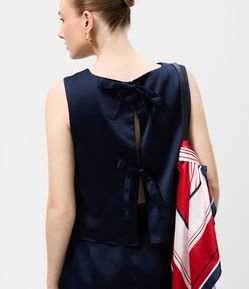 Blusa Acetinada com Laços nas Costas