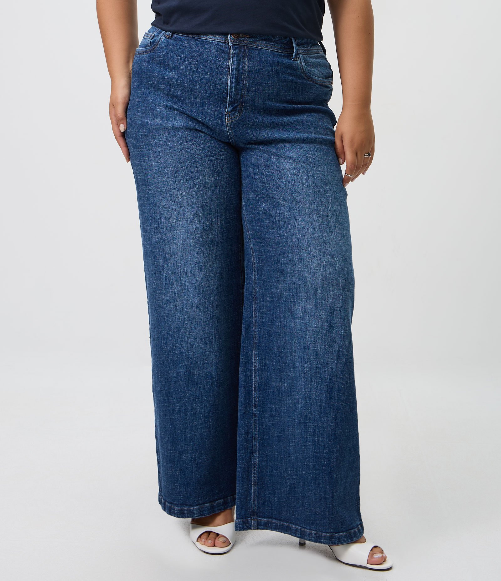 Calça Jeans Wide Leg com Elastano Curve & Plus Size Azul 2