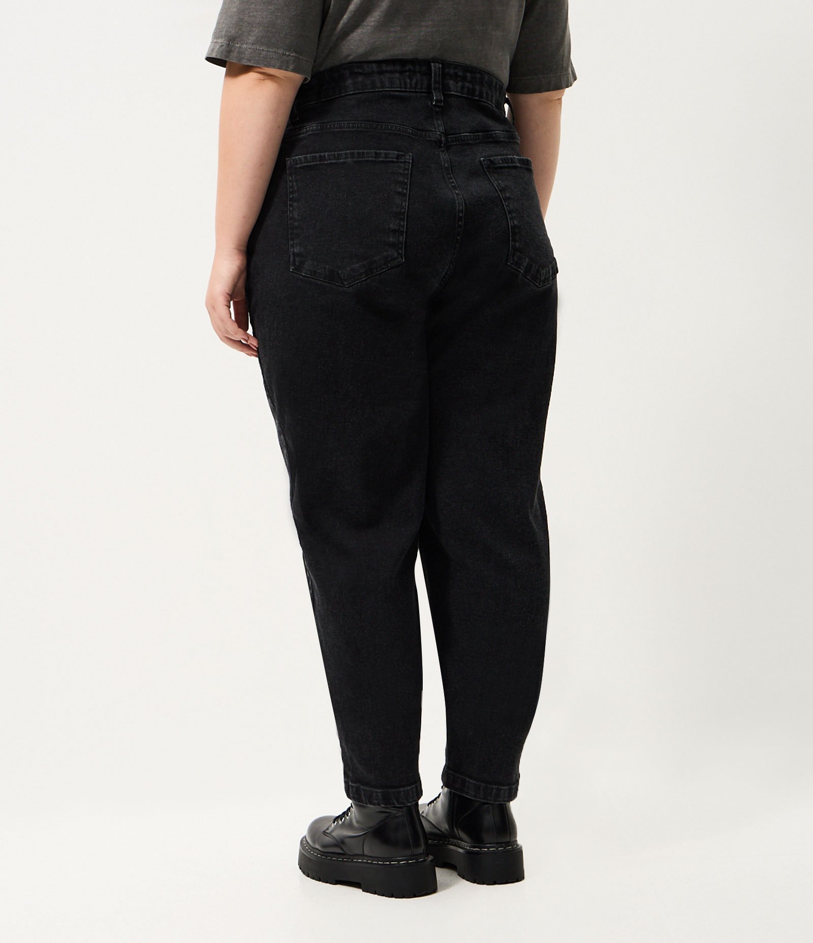 Calça Jeans Mom Black Curve & Plus Size Preto 5