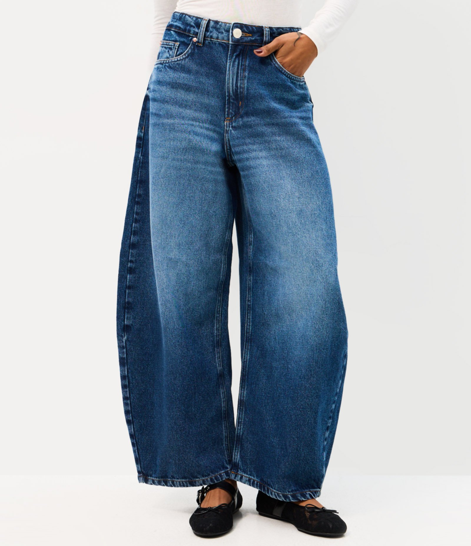 Calça Barrel em Jeans com Cintura Alta e Recortes Laterais Azul 2