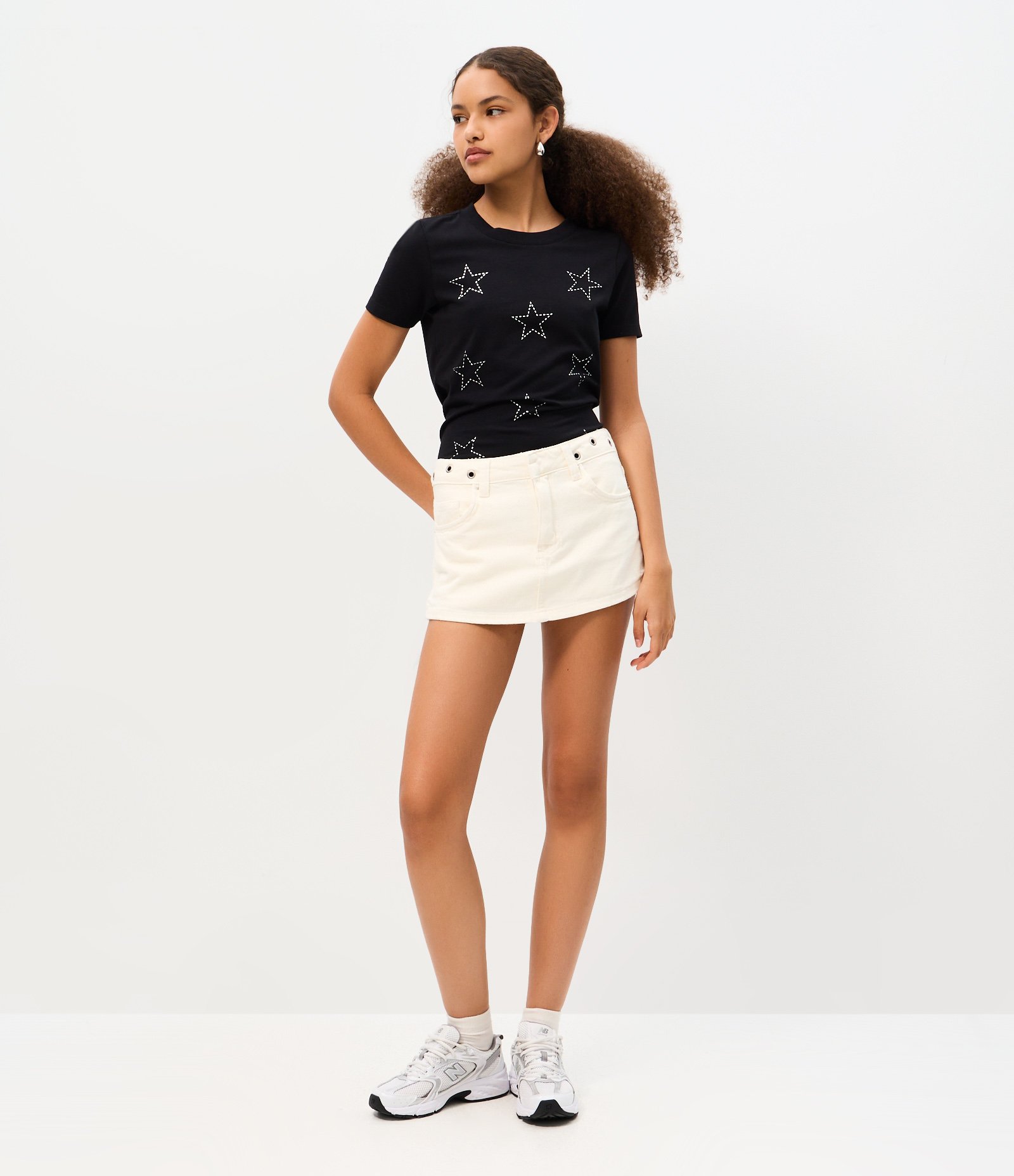 Short Saia em Sarja com Cintura Média e Ilhós Branco 1