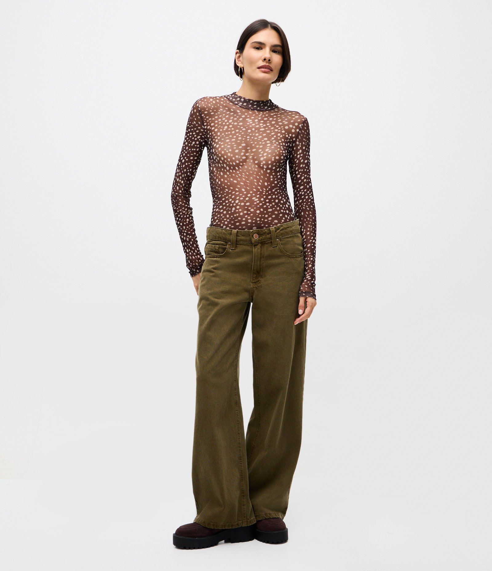 Calça Loose em Sarja com Cintura Baixa e Lavagem Cationizada Verde Militar 1