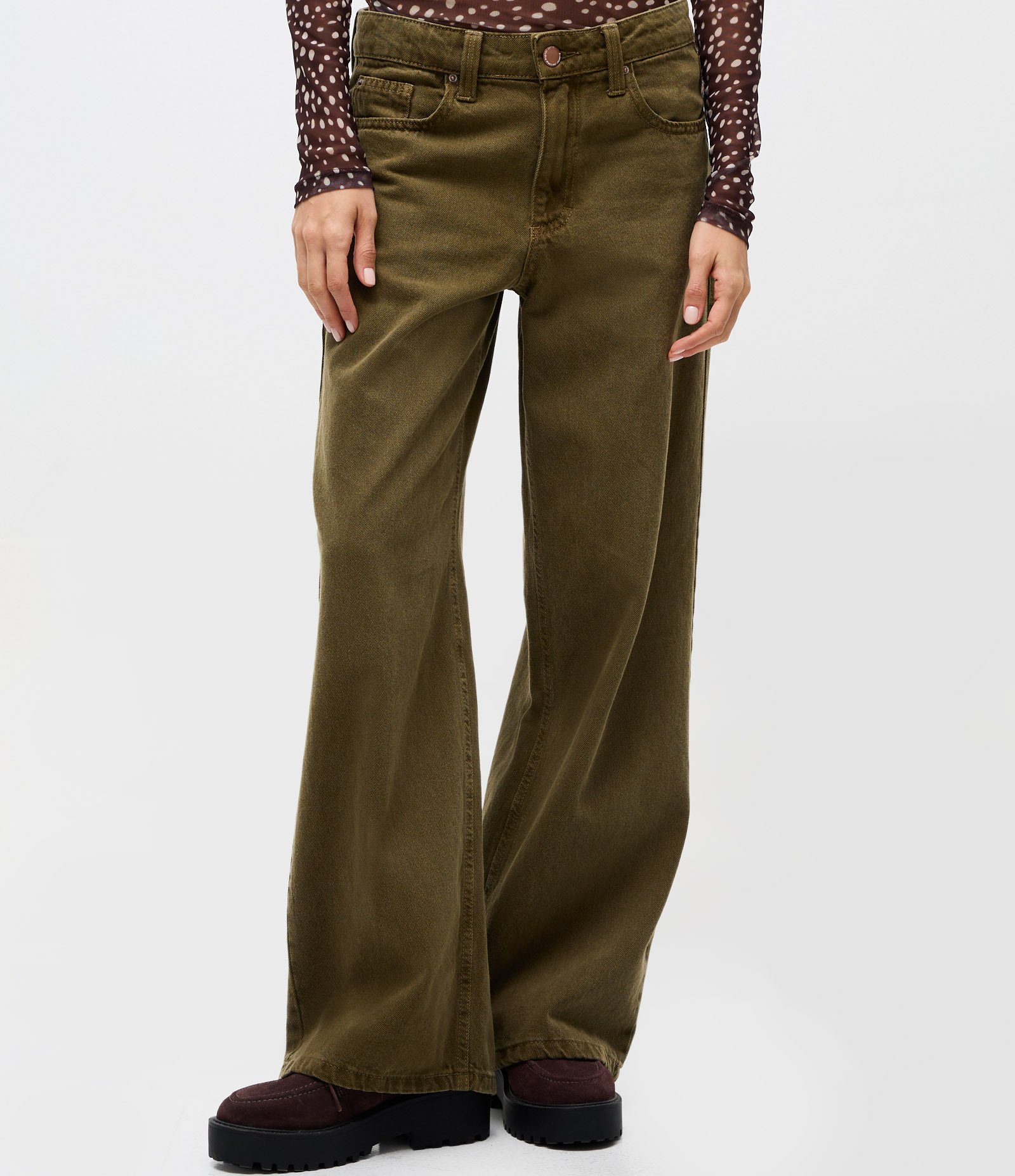 Calça Loose em Sarja com Cintura Baixa e Lavagem Cationizada Verde Militar 3