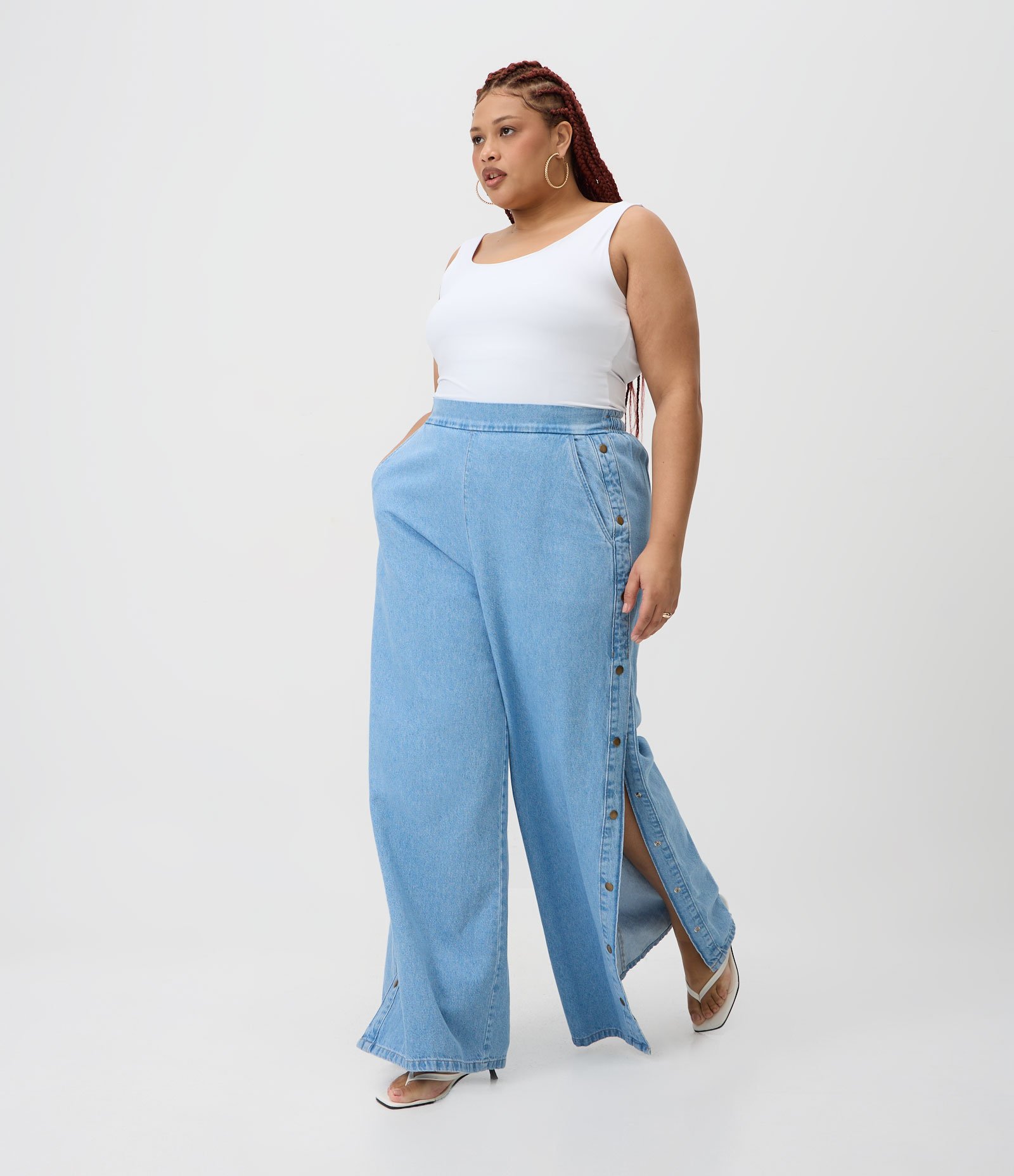 Calça Pantalona Jeans com Fendas Laterais Curve & Plus Size Azul 3