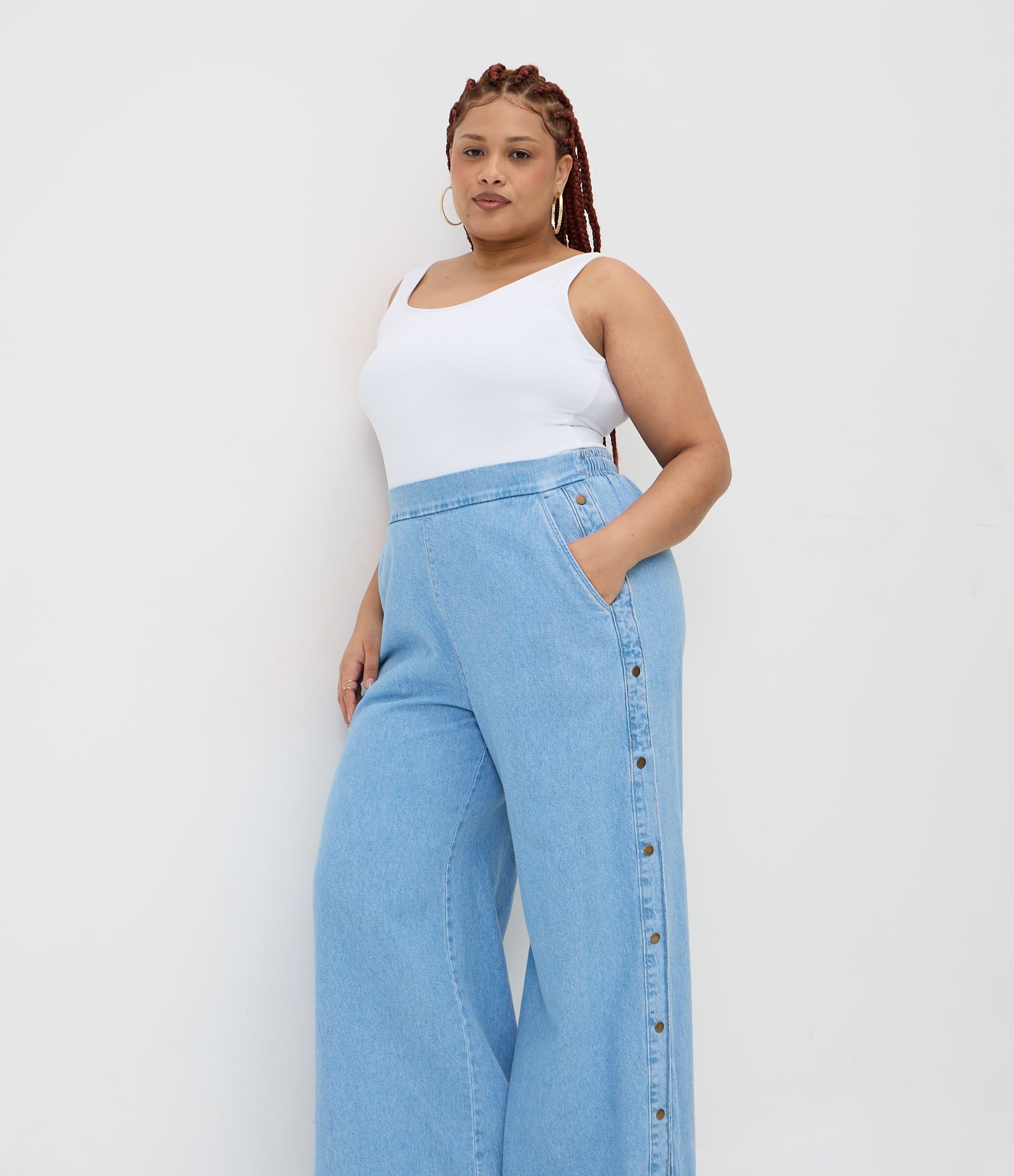 Calça Pantalona Jeans com Fendas Laterais Curve & Plus Size Azul 4