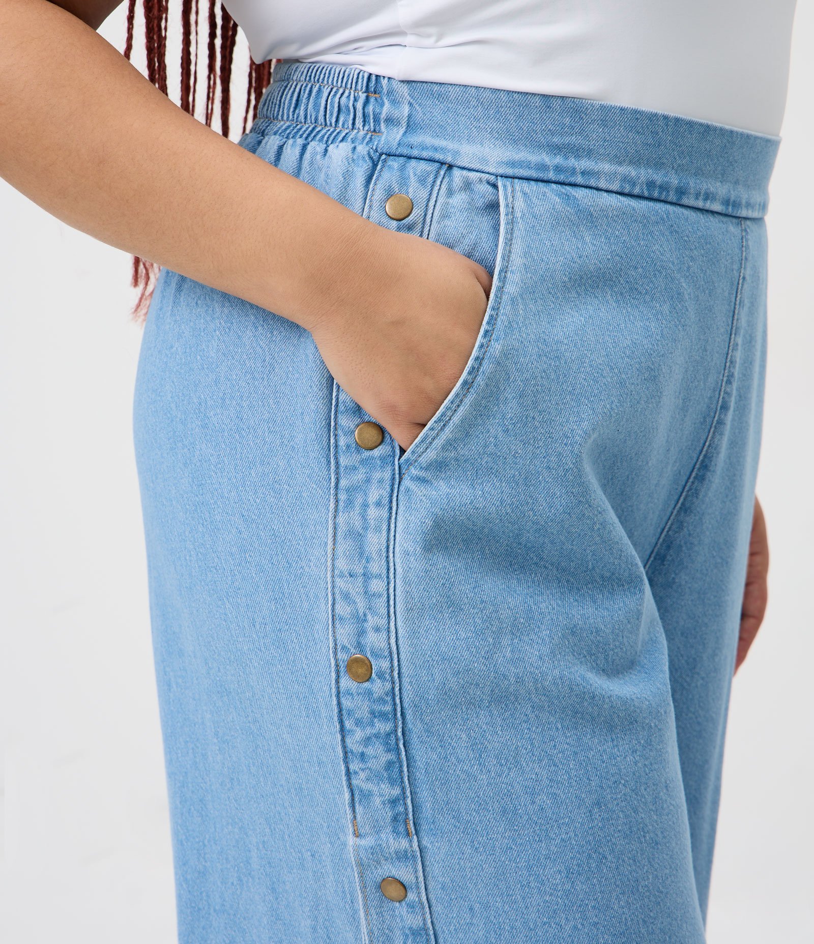 Calça Pantalona Jeans com Fendas Laterais Curve & Plus Size Azul 5