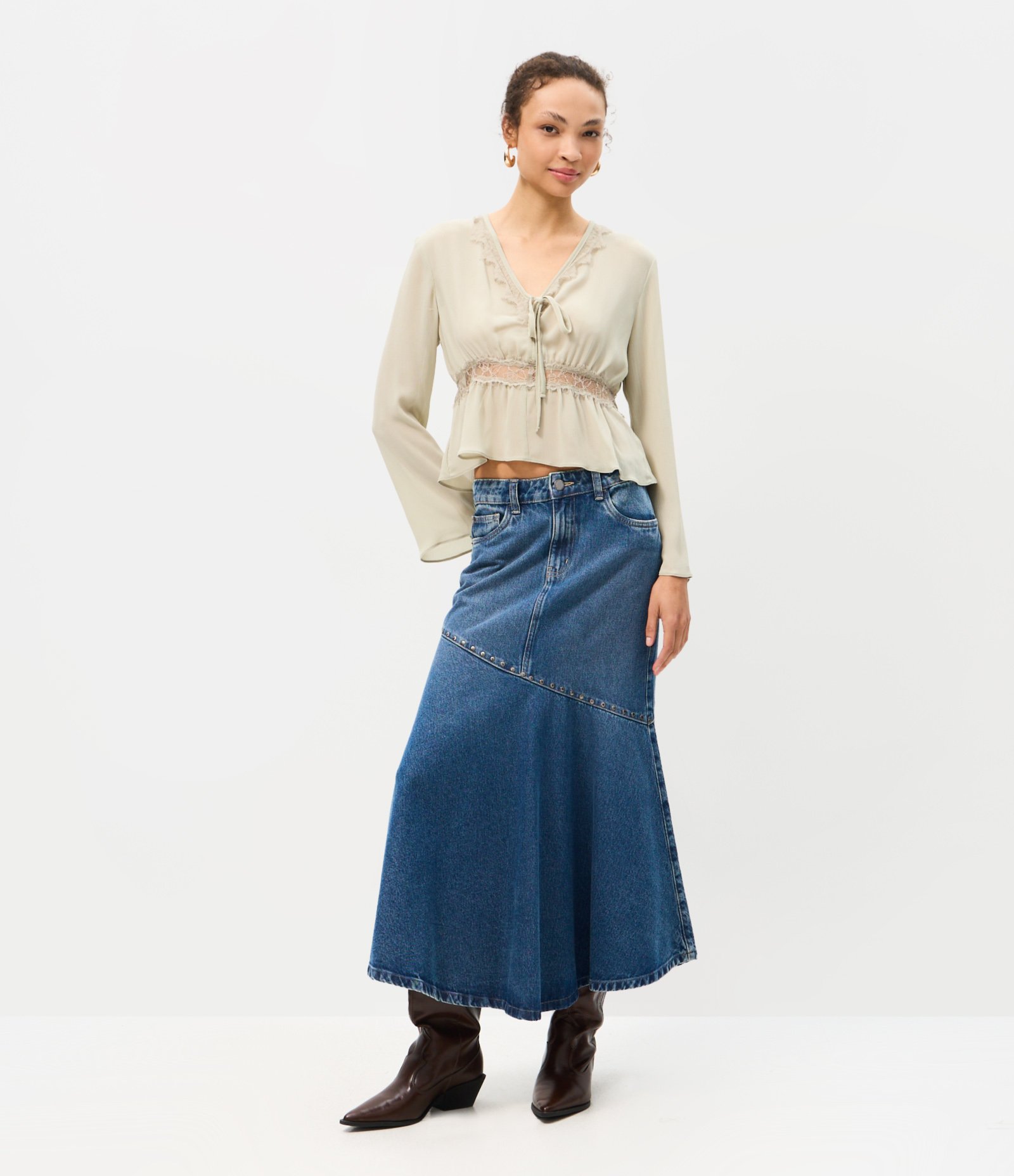 Saia Midi em Jeans com Cintura Média e Tachas Azul 1