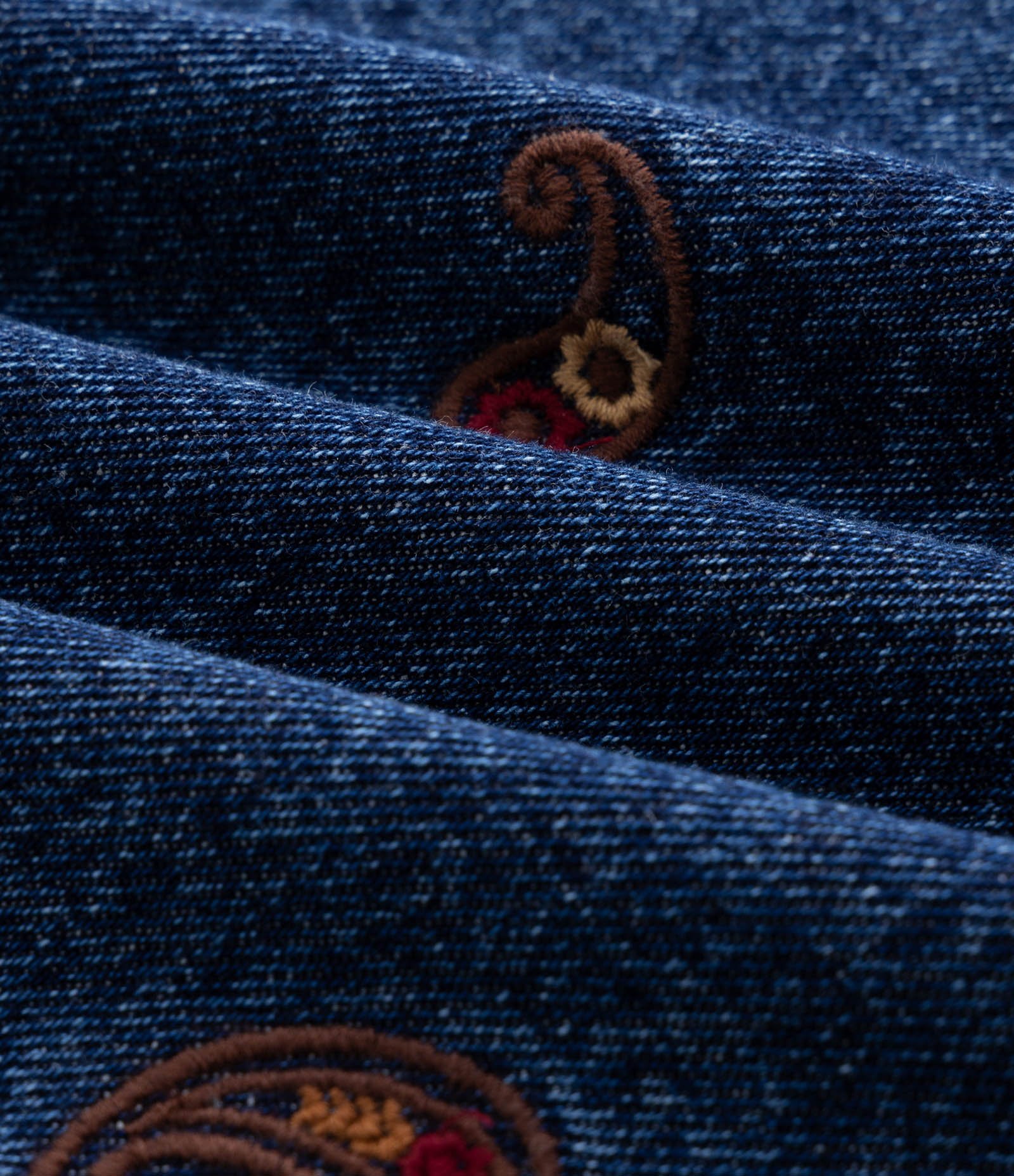 Calça Jeans Mom Bordado Paisley Curve & Plus Size Azul 8