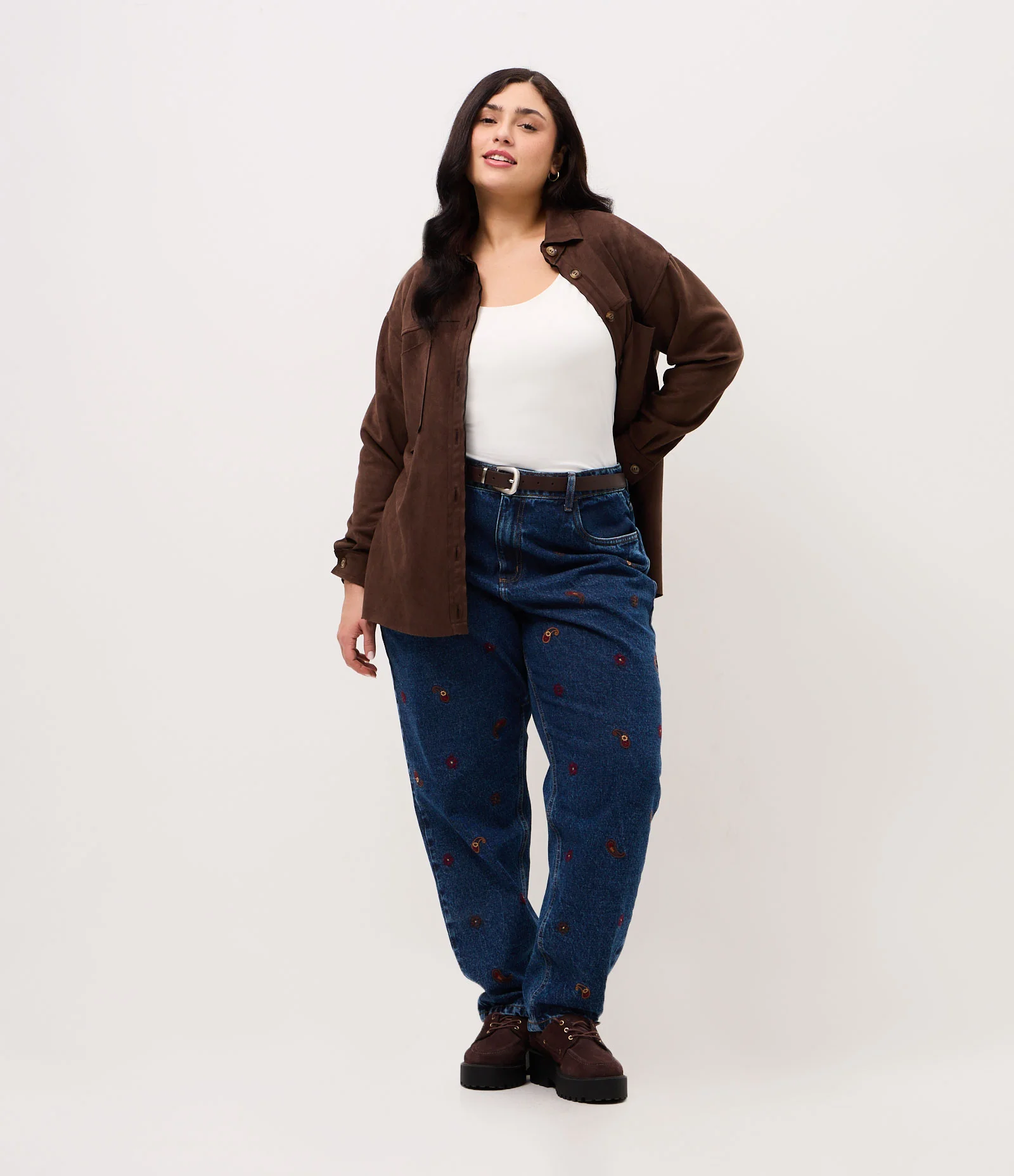 Calça Jeans Mom Bordado Paisley Curve & Plus Size Azul 1