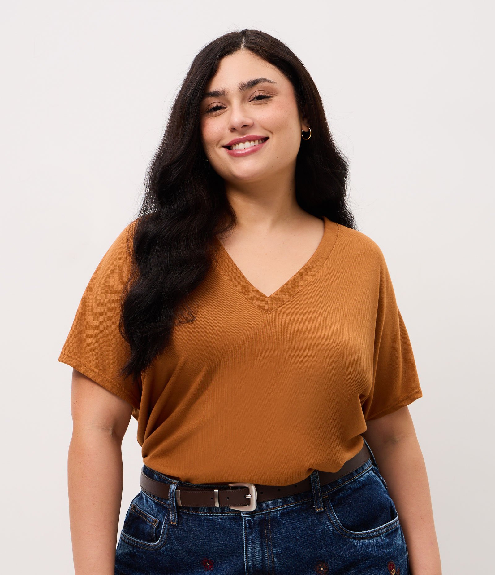 Blusa Básica em Ribana Gola V Curve & Plus Size Marrom 1