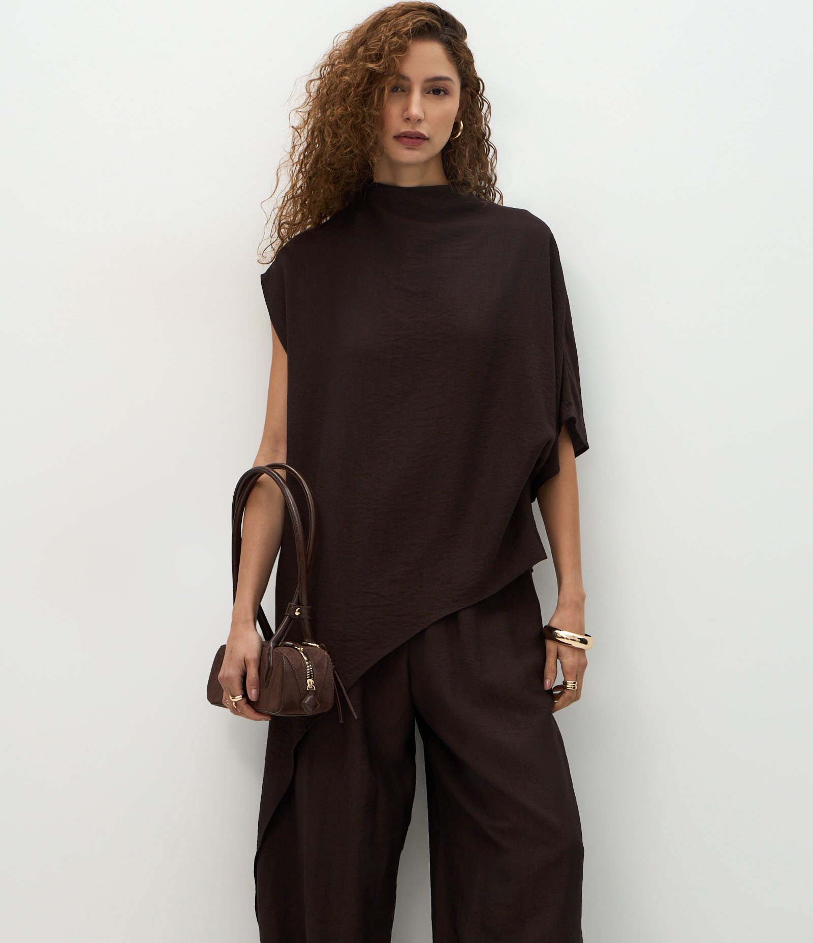 Blusa Ampla em Viscose com Barra Assimétrica Marrom 1