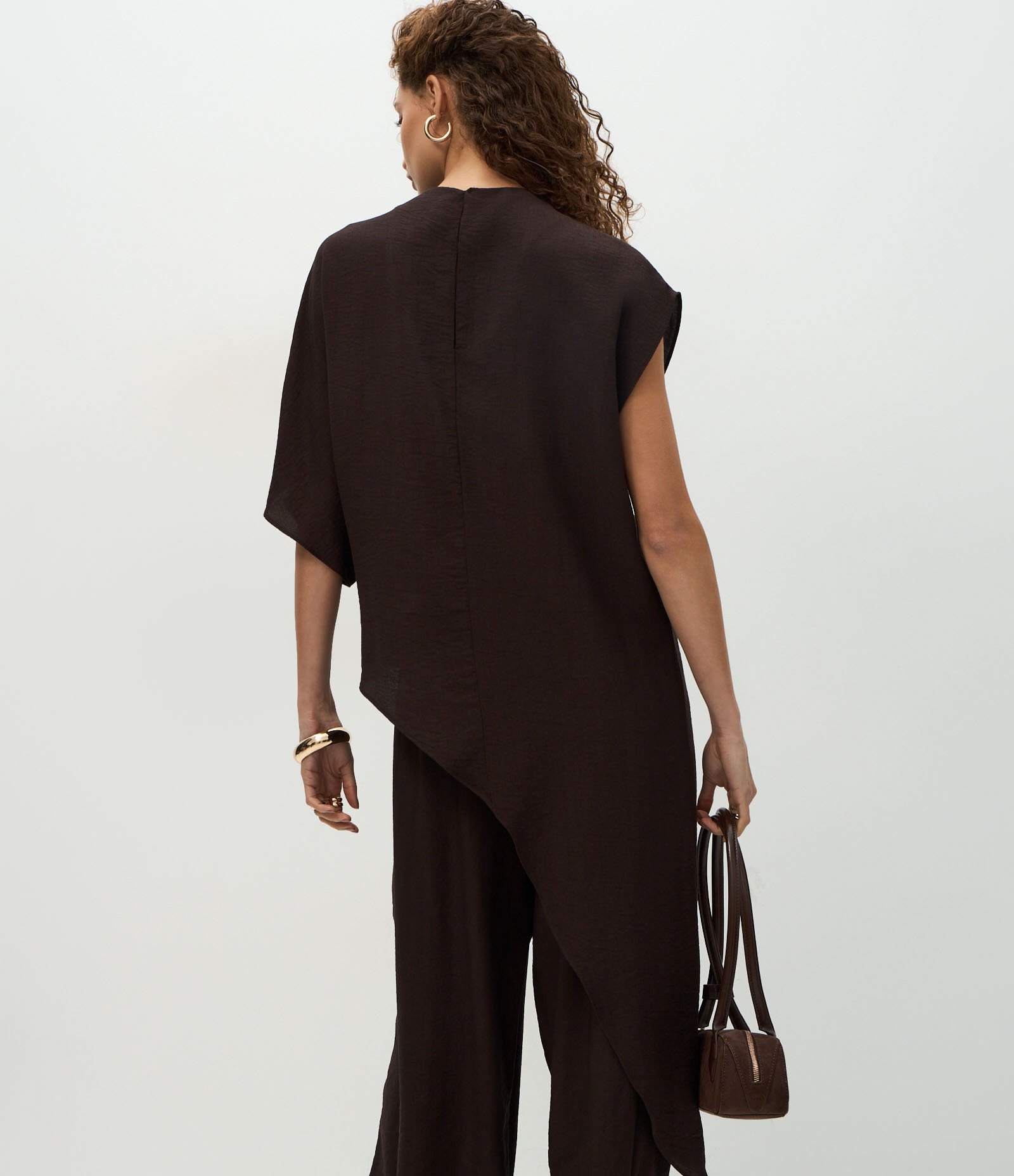 Blusa Ampla em Viscose com Barra Assimétrica Marrom 4
