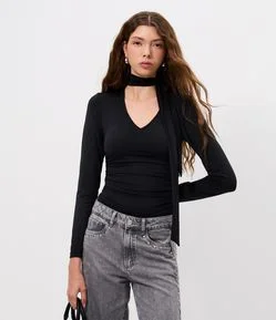 Blusa Franzida em Microfibra com Decote V e Gola Laço