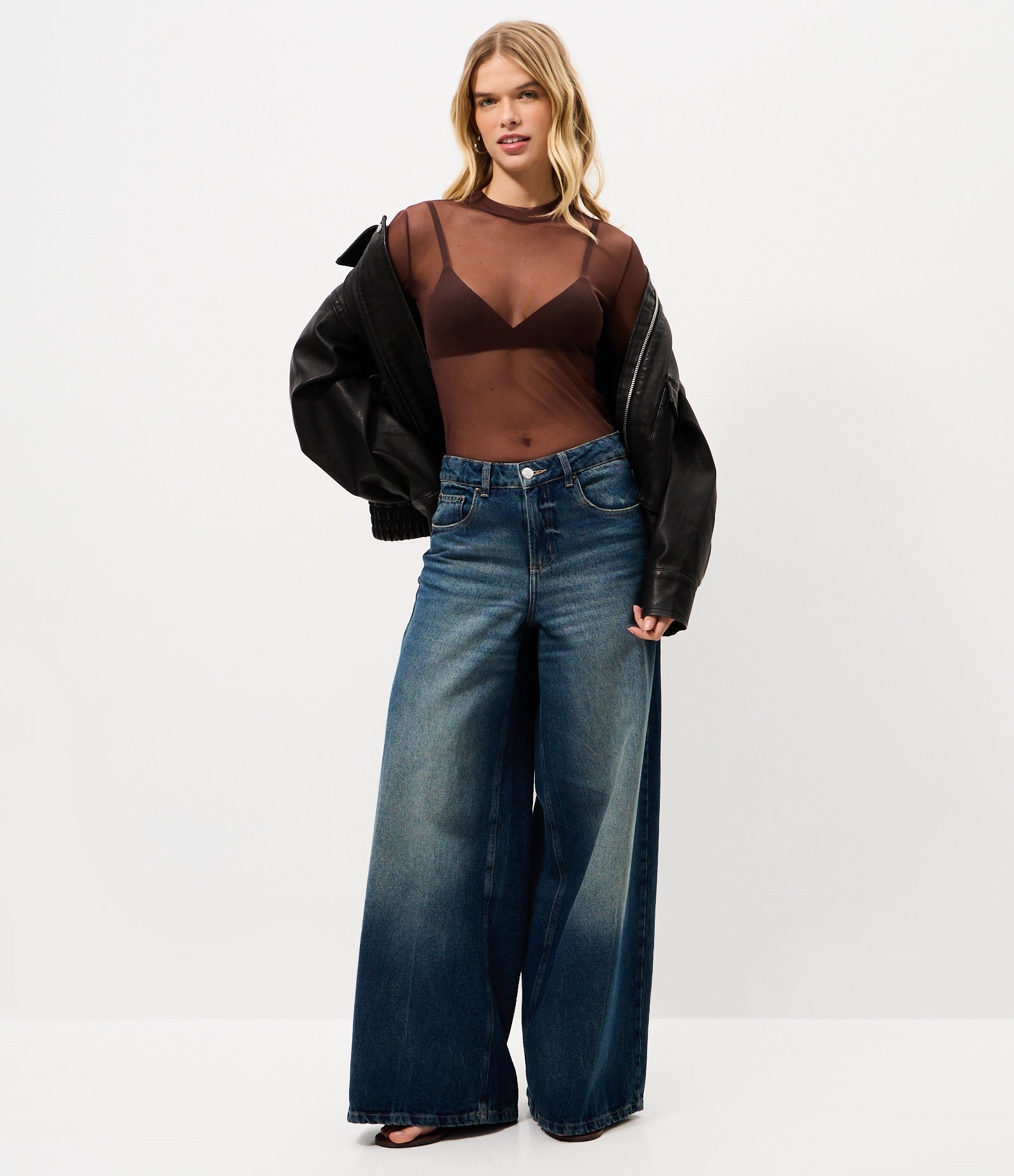 Blusa em Tule com Gola Alta e Franzidos Marrom Escuro 2