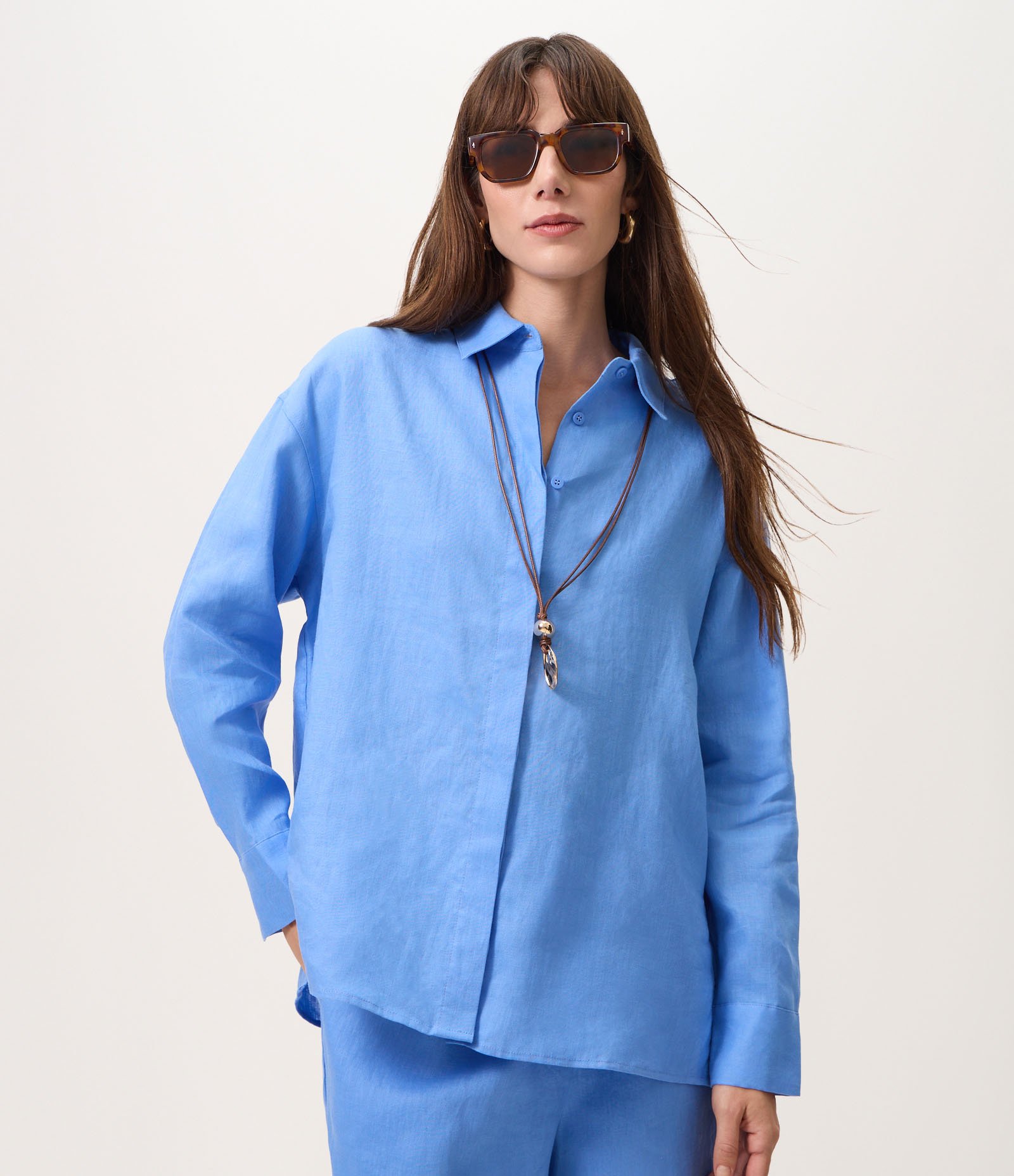 Camisa Oversized em Linho com Vista Escondida Azul Claro 1